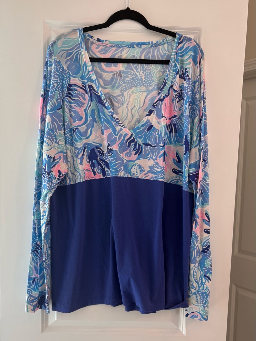 Lilly Pulitzer Blue Mix Printed Finn - V-Neck Long Sleeve Top - Picture 1 of 1